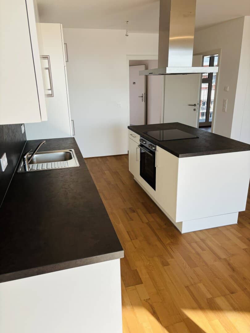 Moderne 4-Zimmer-Wohnung in Graz: Erstbezug mit Balkon und 2 Garagen!