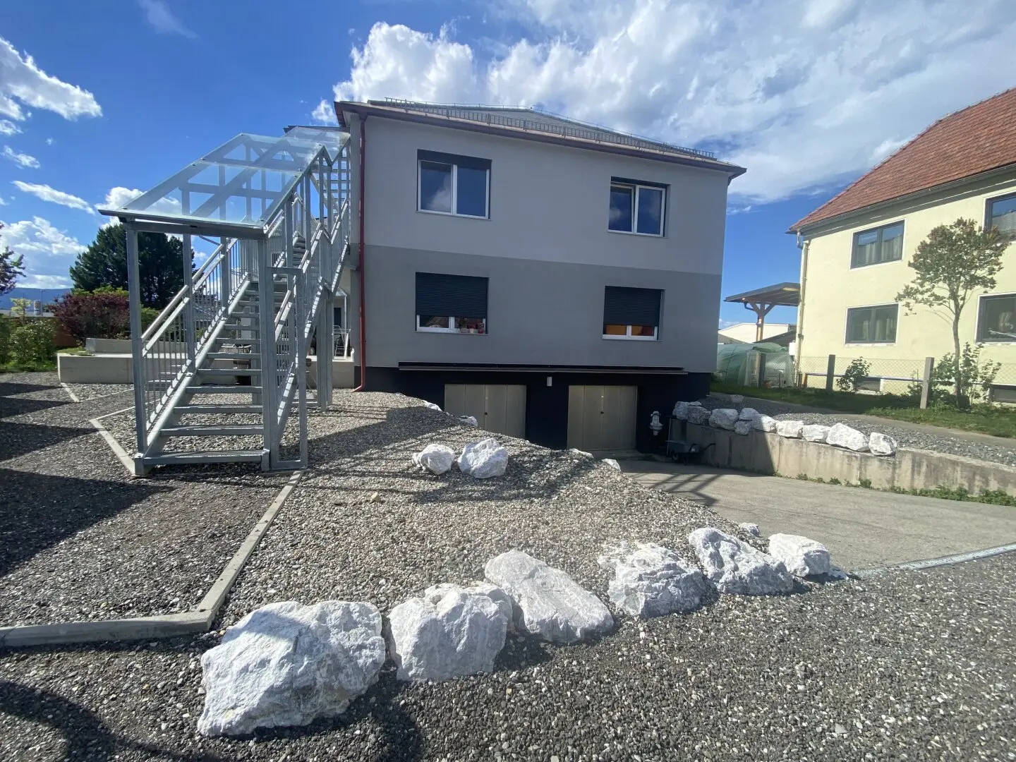 Attraktive Kapitalanlage: Vermietete 74 m² Wohnung mit Kfz-Abstellplatz in zentraler Lage