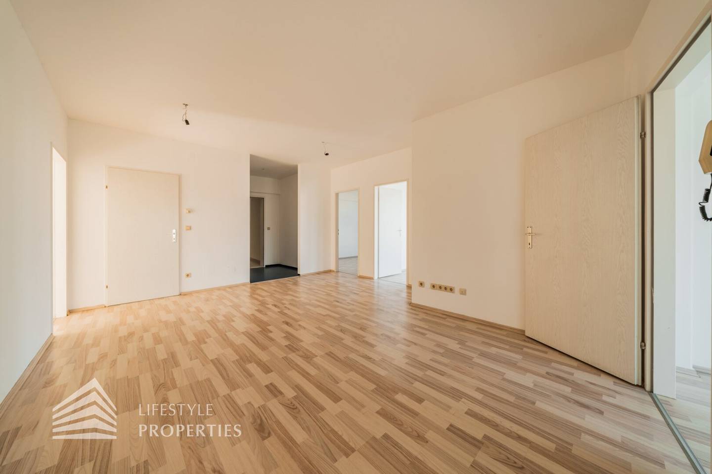 Light flooded 5-room office in Wiener Neustadt
