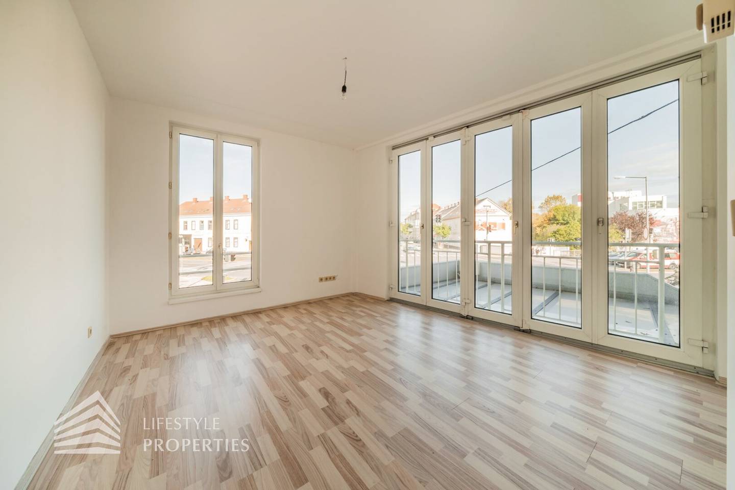 Light flooded 5-room office in Wiener Neustadt