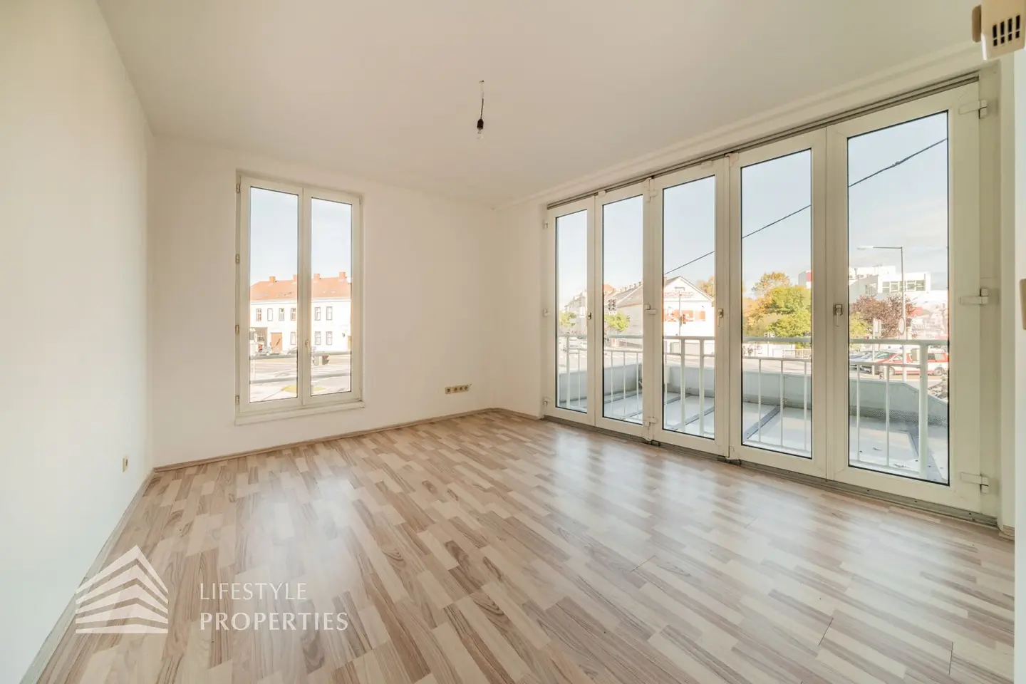 Light flooded 5-room office in Wiener Neustadt