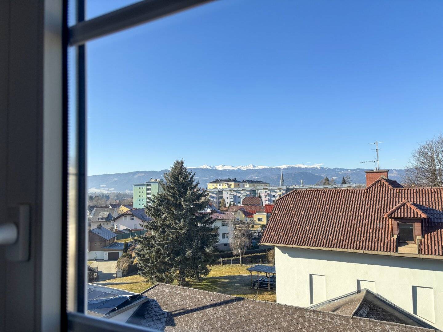SANIERT: Dachgeschoßwohnung mit Ausblick