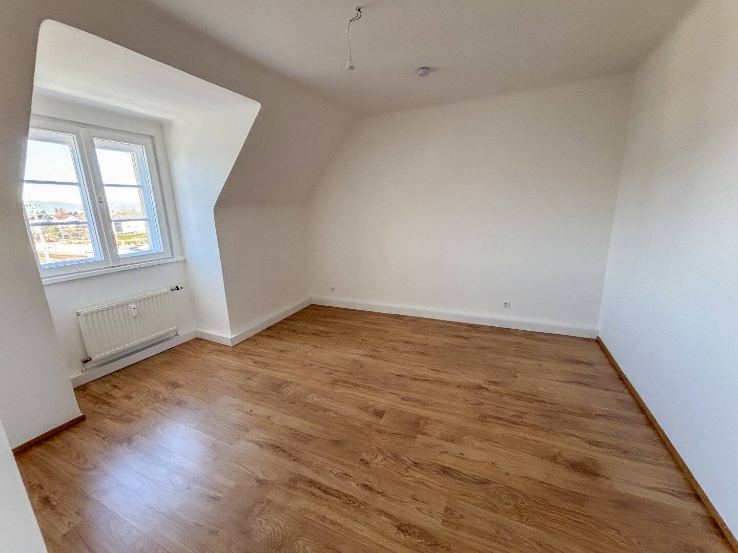 Helle, schön sanierte Dachgeschoßwohnung