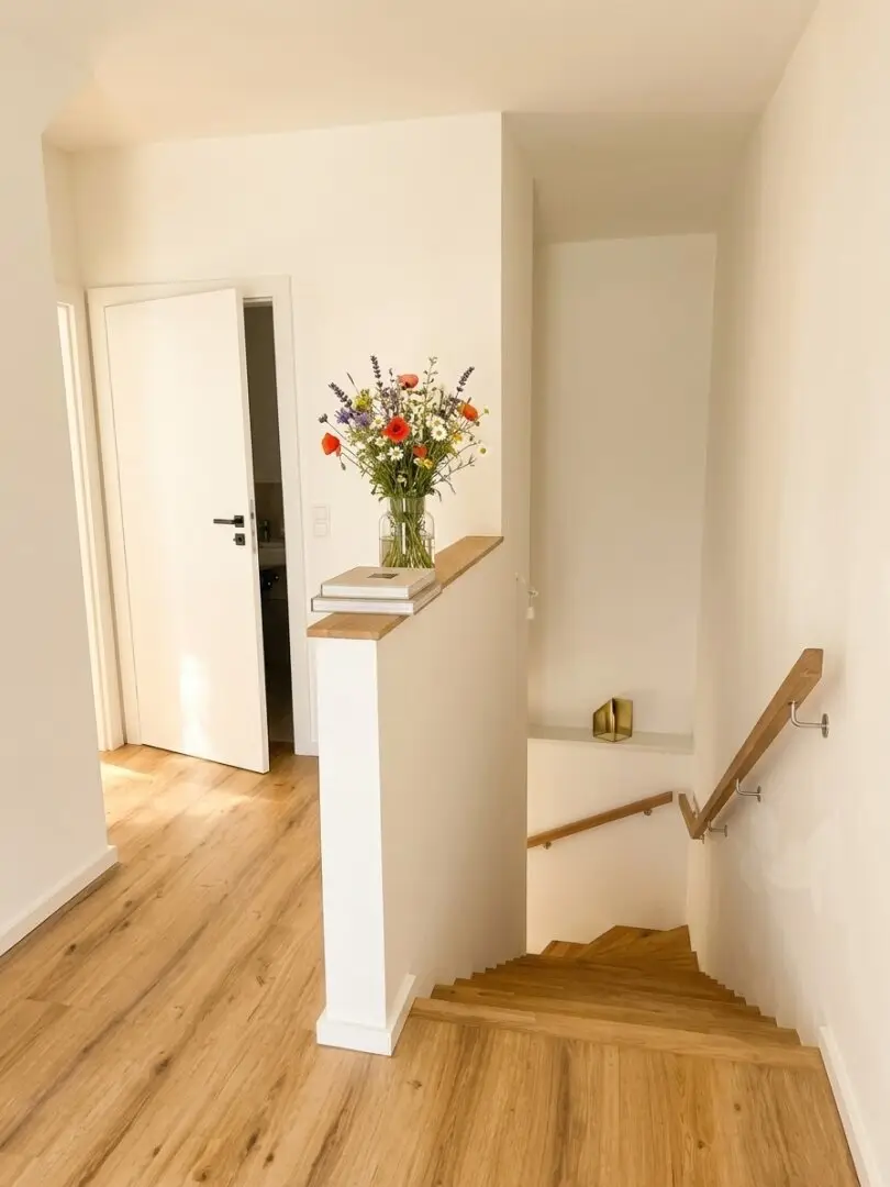 Zur Vermietung: Modernes Reihenhaus mit Garten, Dachstudio & großzügigem Keller in ruhiger Lage in Wien 1220