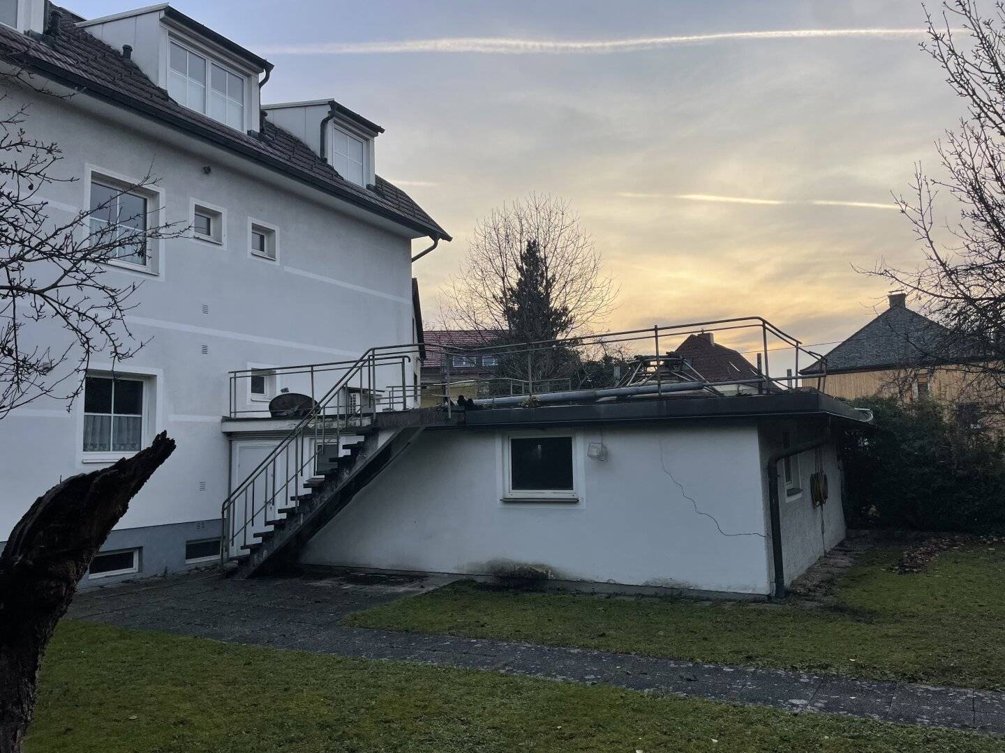 Zentrales Wohnhaus - Drei Einheiten - Attraktives Anlage,- bzw. Entwicklungspotenzial – Ideal für Vermietung, Entwicklung oder Eigennutzung