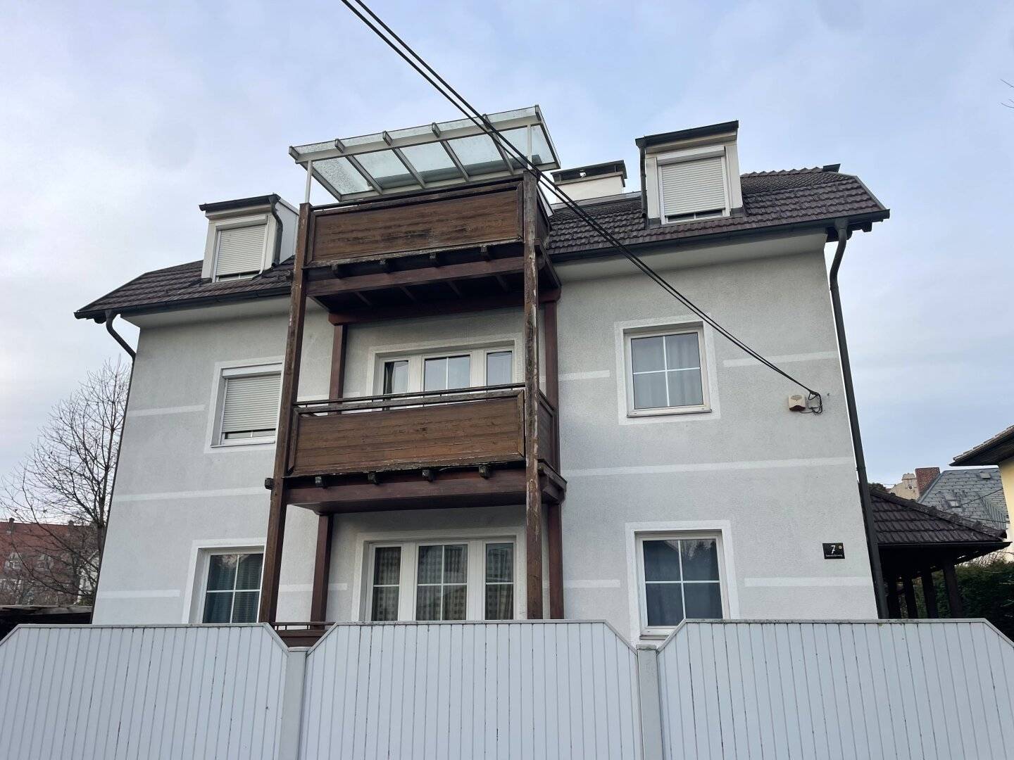 Zentrales Wohnhaus - Drei Einheiten - Attraktives Anlage,- bzw. Entwicklungspotenzial – Ideal für Vermietung, Entwicklung oder Eigennutzung