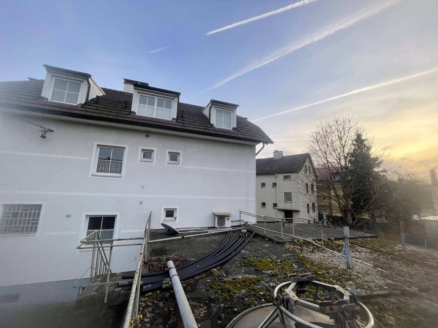 Zentrales Wohnhaus - Drei Einheiten - Attraktives Anlage,- bzw. Entwicklungspotenzial – Ideal für Vermietung, Entwicklung oder Eigennutzung