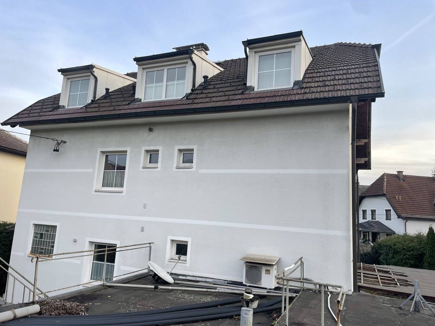 Zentrales Wohnhaus - Drei Einheiten - Attraktives Anlage,- bzw. Entwicklungspotenzial – Ideal für Vermietung, Entwicklung oder Eigennutzung