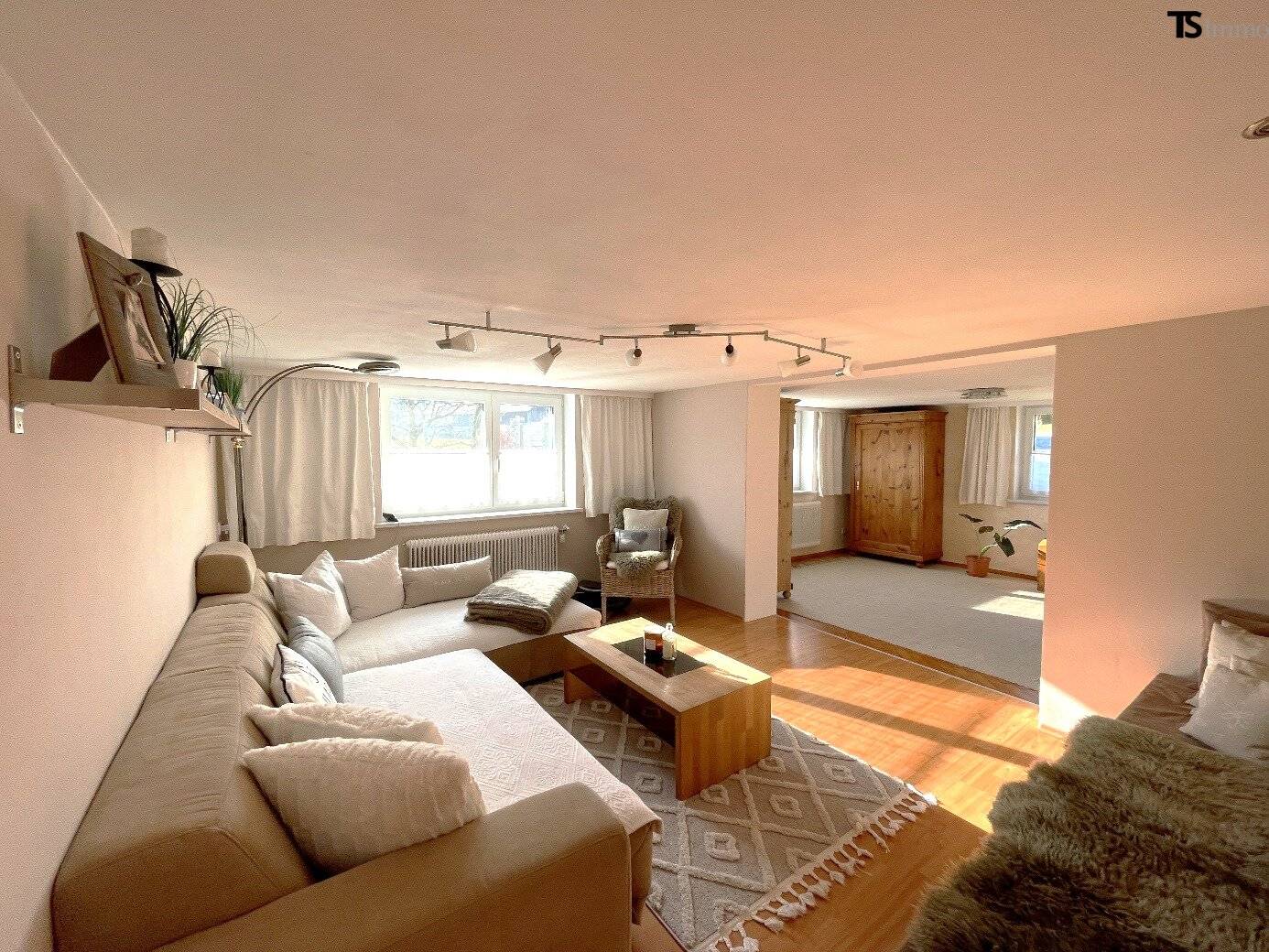 Bregenz: Langen: Wohnen mit Hauscharakter - Garten-Wohnung ca. 205 m2 Garten 169 m2
