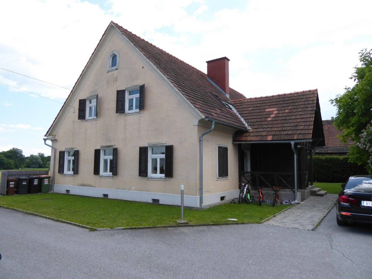 Solides Anlageobjekt - Wohnhaus mit vier Wohneinheiten und Ausbaupotential, Baulagerplatz mit Lagerhallen und Reserven