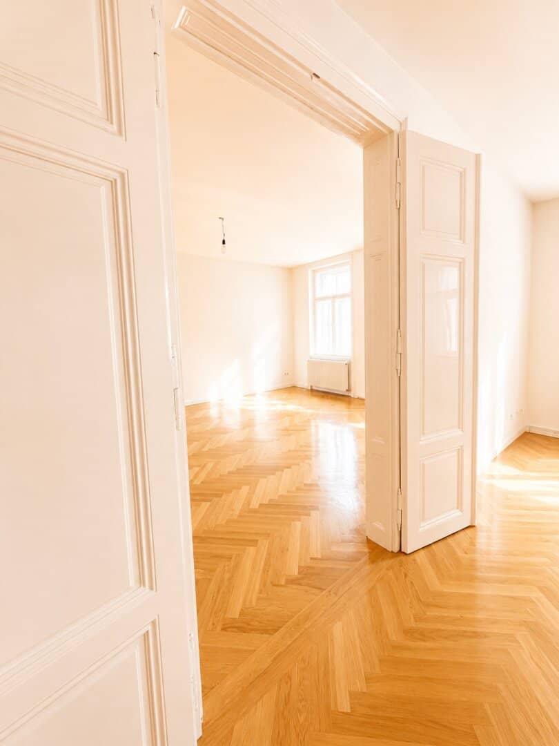 Elegante Wiener Altbauwohnung mit Balkon und direktem Liftzugang!!!!