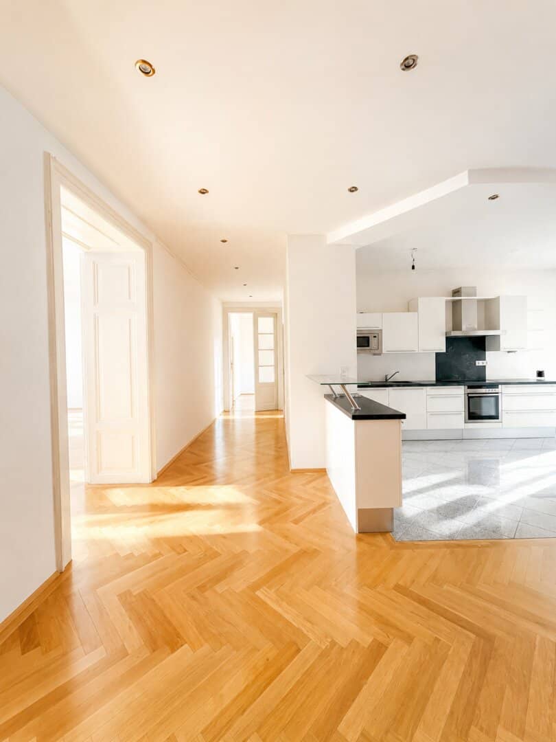 Elegante Wiener Altbauwohnung mit Balkon und direktem Liftzugang!!!!