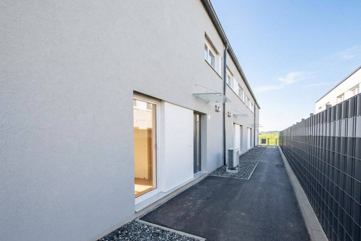 Erstbezug Reihenhaus in Himberg: 100m², Garten, Terrasse, 2 Stellplätze, Fußbodenheizung, Erdwärme in attraktiver Nähe zu Wien!