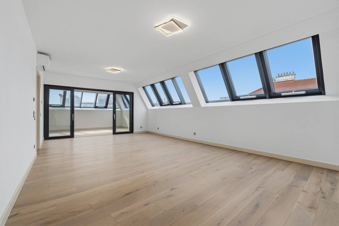 Absolute Rarität im Karmeliterviertel | Traumhafte Erstbezug Maisonette im Dachgeschoss mit (optionaler) Garage