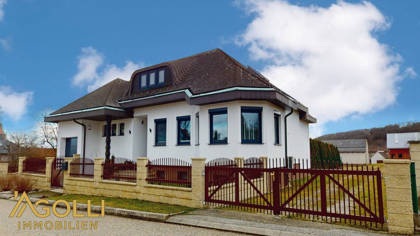 Liebevoll saniertes Einfamilienhaus mit 1.688 m² Grundstück & großer Halle – ein echtes Unikat!