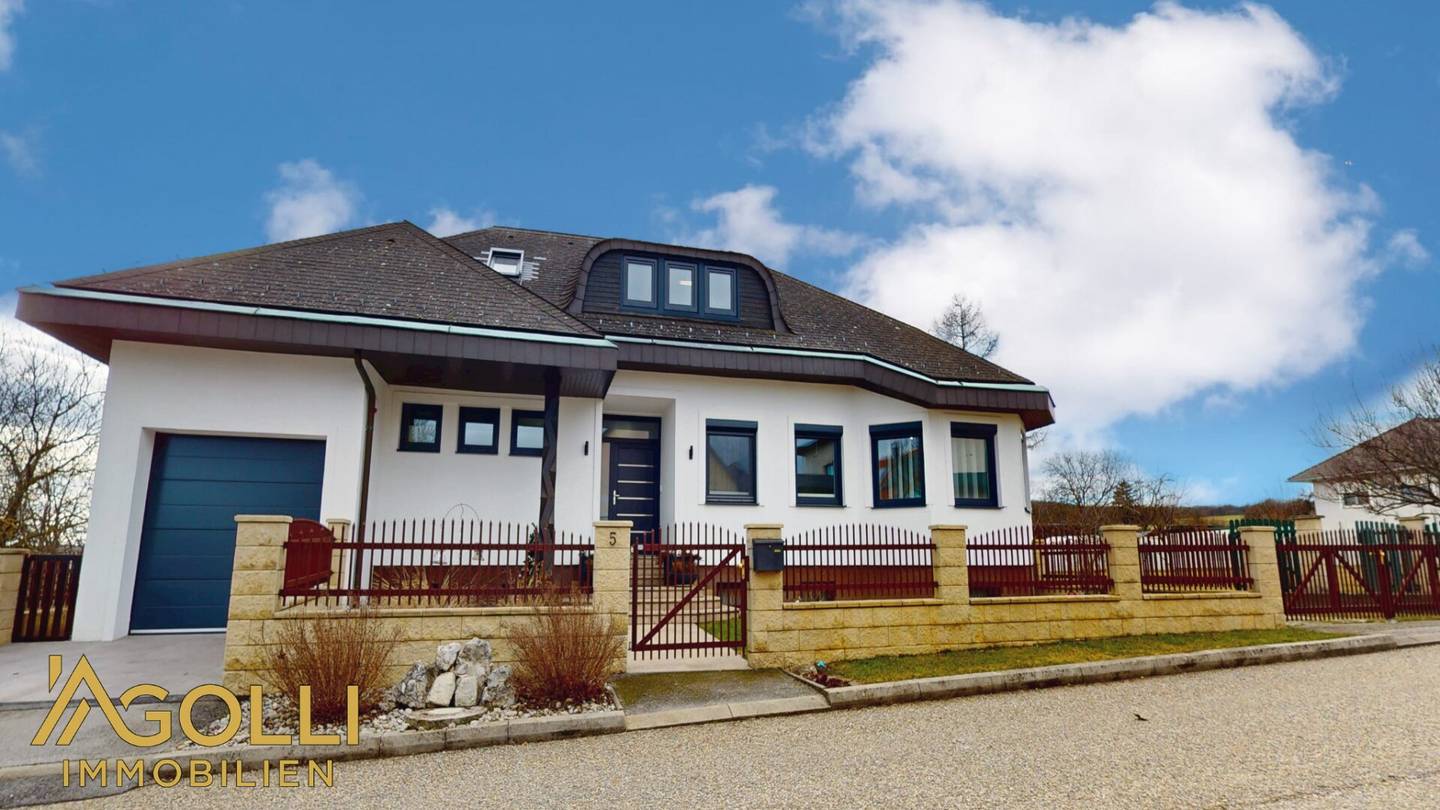 Liebevoll saniertes Einfamilienhaus mit 1.688 m² Grundstück & großer Halle – ein echtes Unikat!