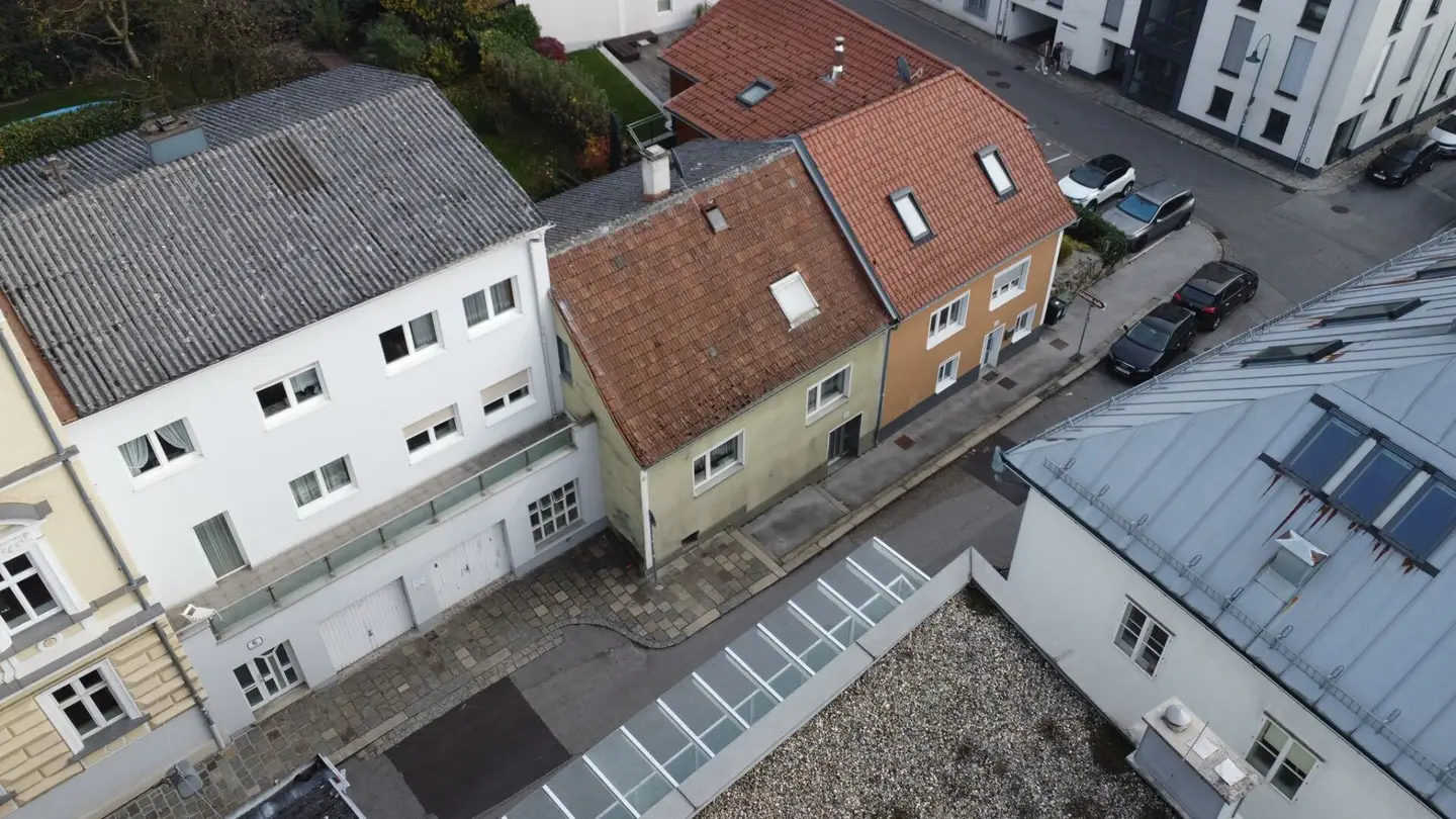 Alturfahr-Rarität: Stadthaus mit Garten und Entwicklungspotenzial