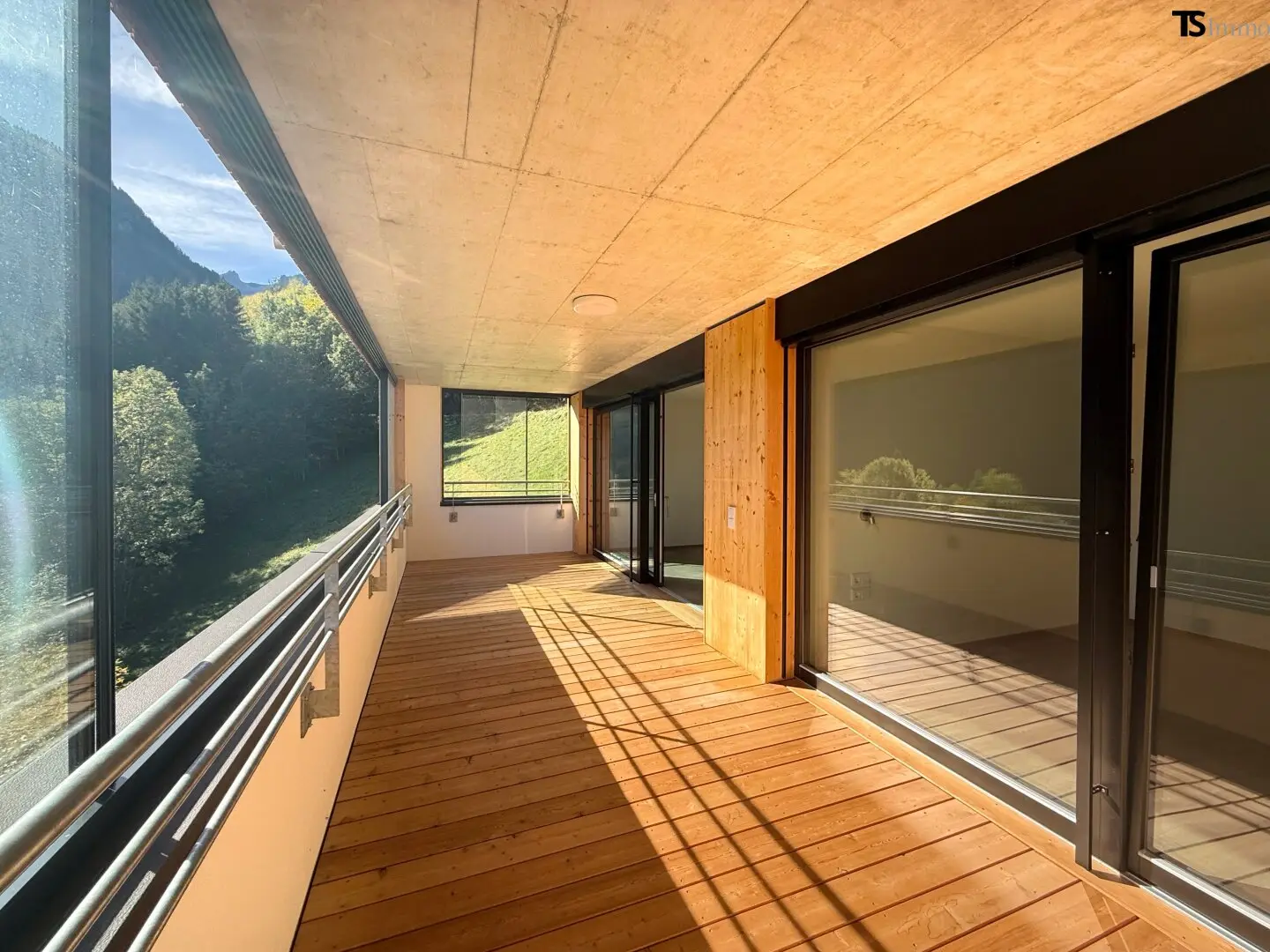 Bürserberg: Neuwertige 2-Zimmer-Terrassenwohnung ca. 59 m2 mit exklusiver Panorama-Terrasse ca. 21 m2