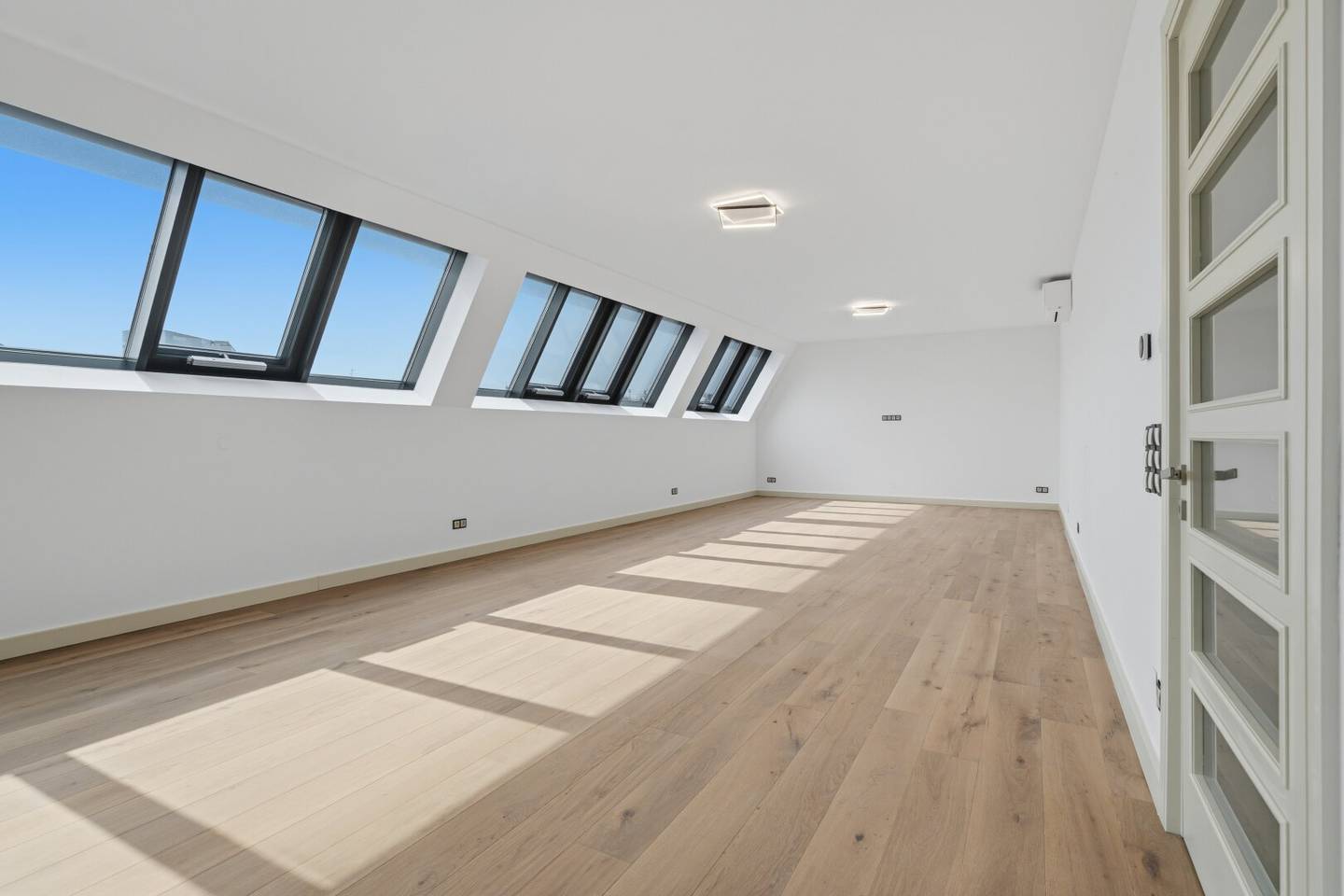 Karmeliterviertel | Traumhafte 5 Zimmer - Maisonette im Dachgeschoss mit (optionaler) Garage im Haus