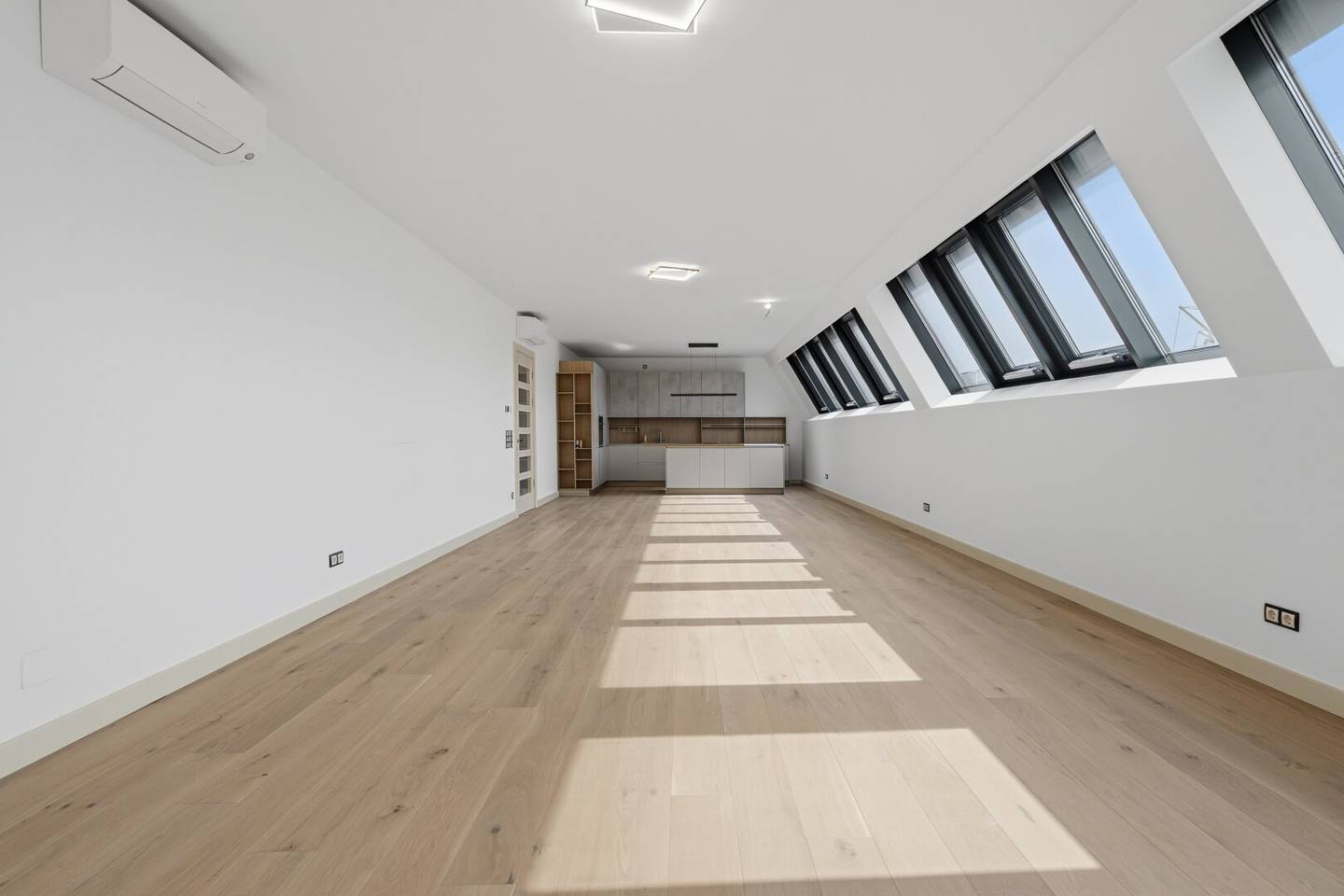 Karmeliterviertel | Traumhafte 5 Zimmer - Maisonette im Dachgeschoss mit (optionaler) Garage im Haus