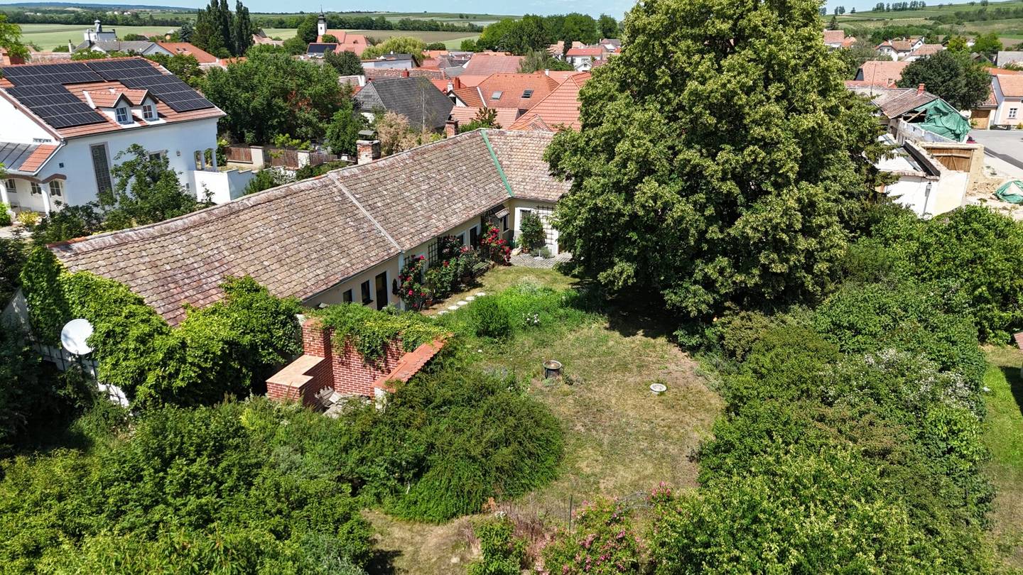 Ländlich wohnen, großzügig leben: Haus mit Garten, Werkstatt & Weinkeller in Kleinriedenthal