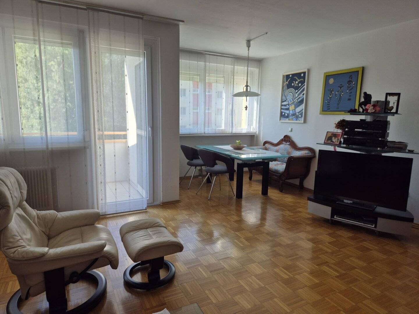 Charmante 4-Zimmer-Wohnung mit Loggia, Keller und Garage in zentraler Ruhelage von Traun