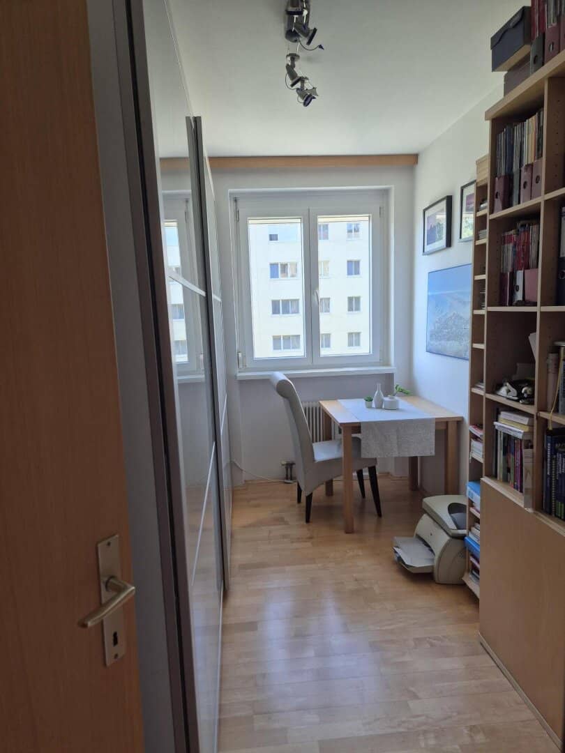 Charmante 4-Zimmer-Wohnung mit Loggia, Keller und Garage in zentraler Ruhelage von Traun