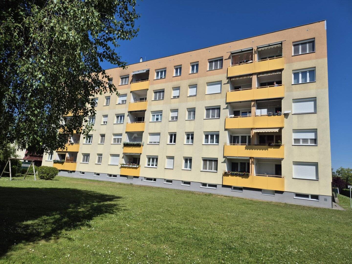 Charmante 4-Zimmer-Wohnung mit Loggia, Keller und Garage in zentraler Ruhelage von Traun