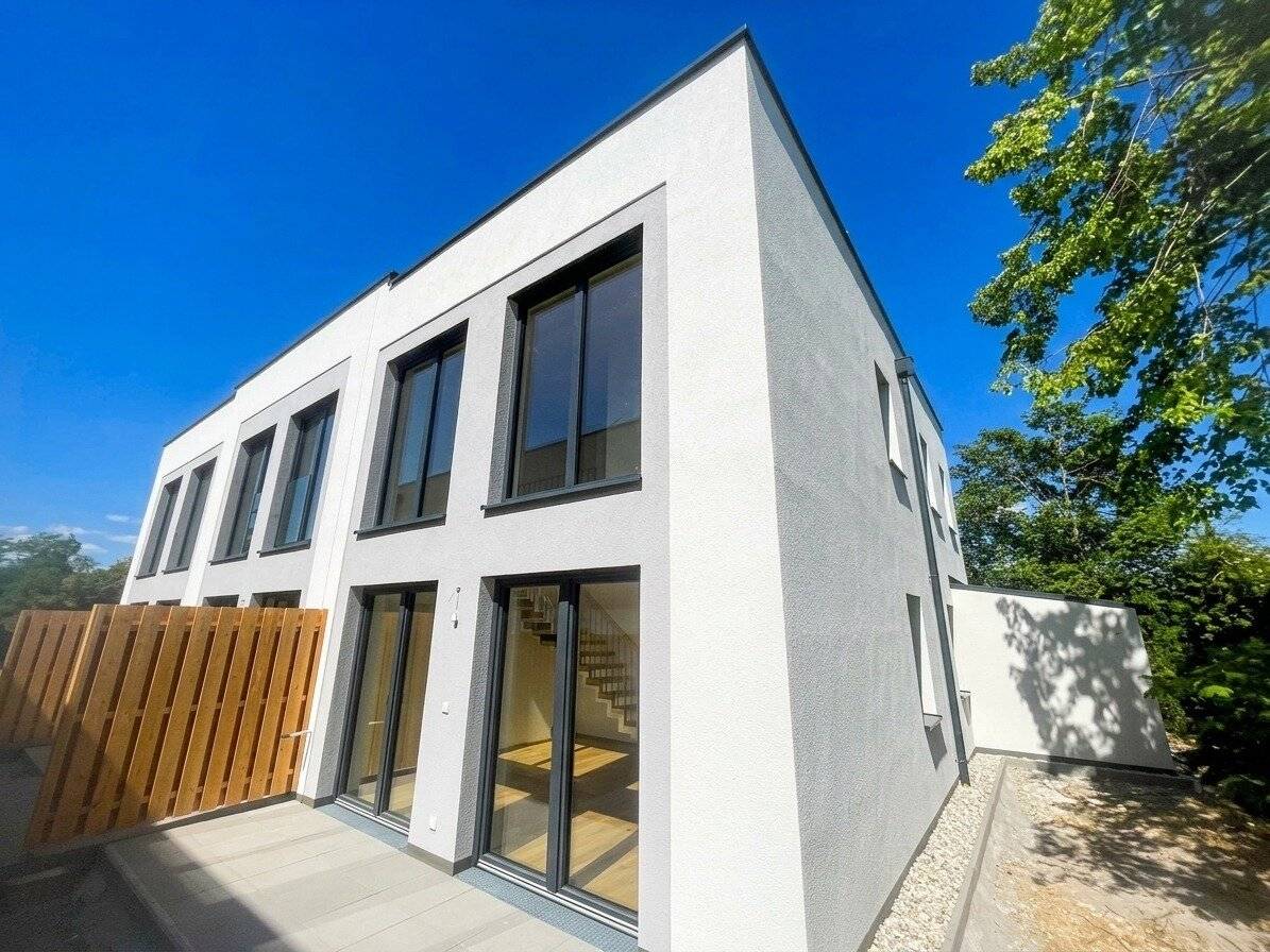 Top 1 und Top 3 – Hochwertige Neubau-Reihenhäuser mit Garten und Terrasse zur Miete