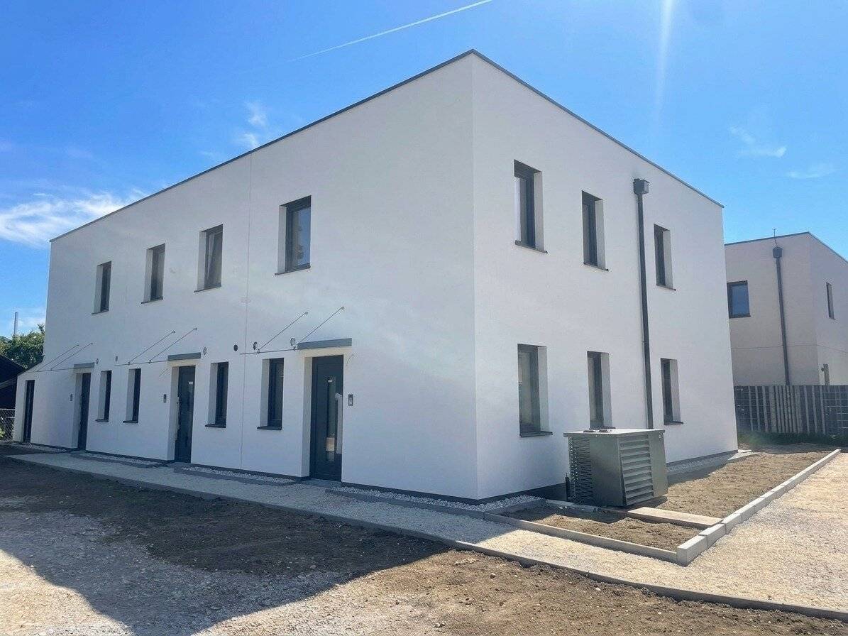 Top 1 und Top 3 – Hochwertige Neubau-Reihenhäuser mit Garten und Terrasse zur Miete