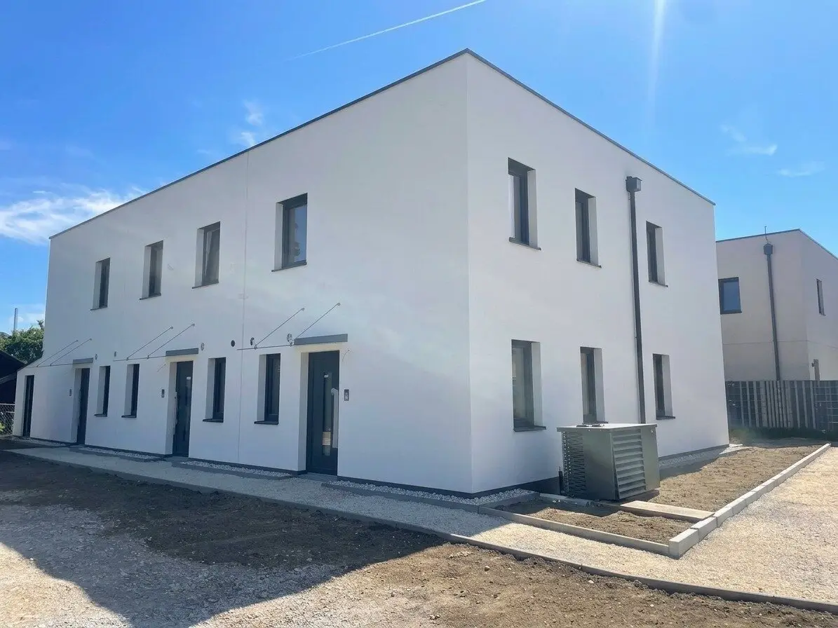 Top 1 und Top 3 – Hochwertige Neubau-Reihenhäuser mit Garten und Terrasse zur Miete