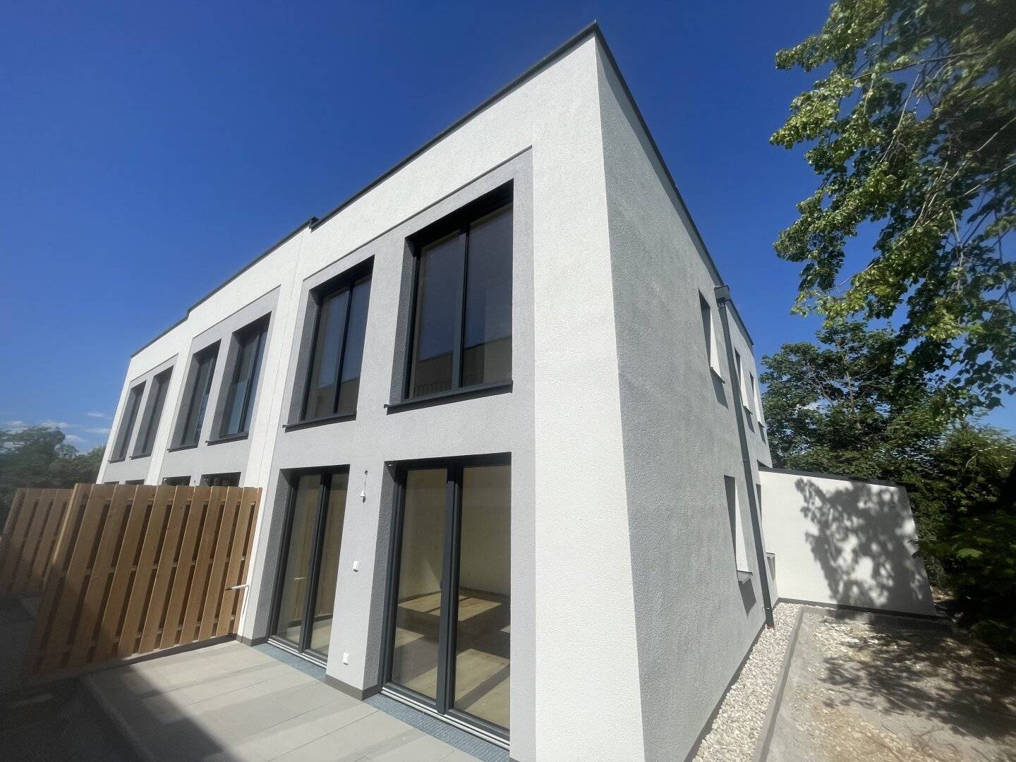 Top 1 und Top 3 – Hochwertige Neubau-Reihenhäuser mit Garten und Terrasse zur Miete