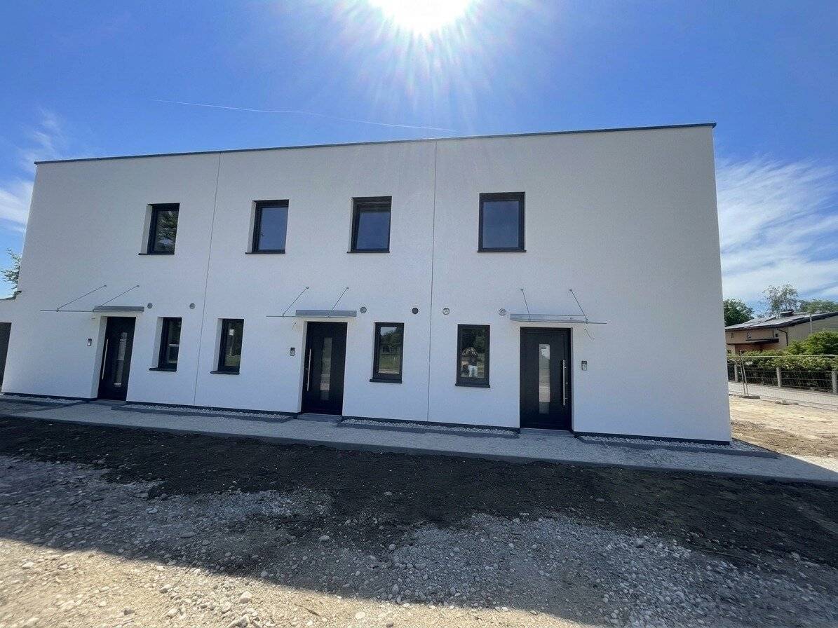 Top 1 und Top 3 – Hochwertige Neubau-Reihenhäuser mit Garten und Terrasse zur Miete