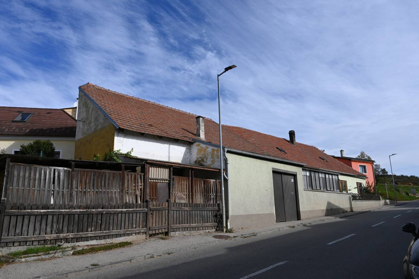 Großzügiges Wohnen an der Retzer Stadtgrenze mit flexiblem Raumangebot, Weinkeller & Nebenräumen