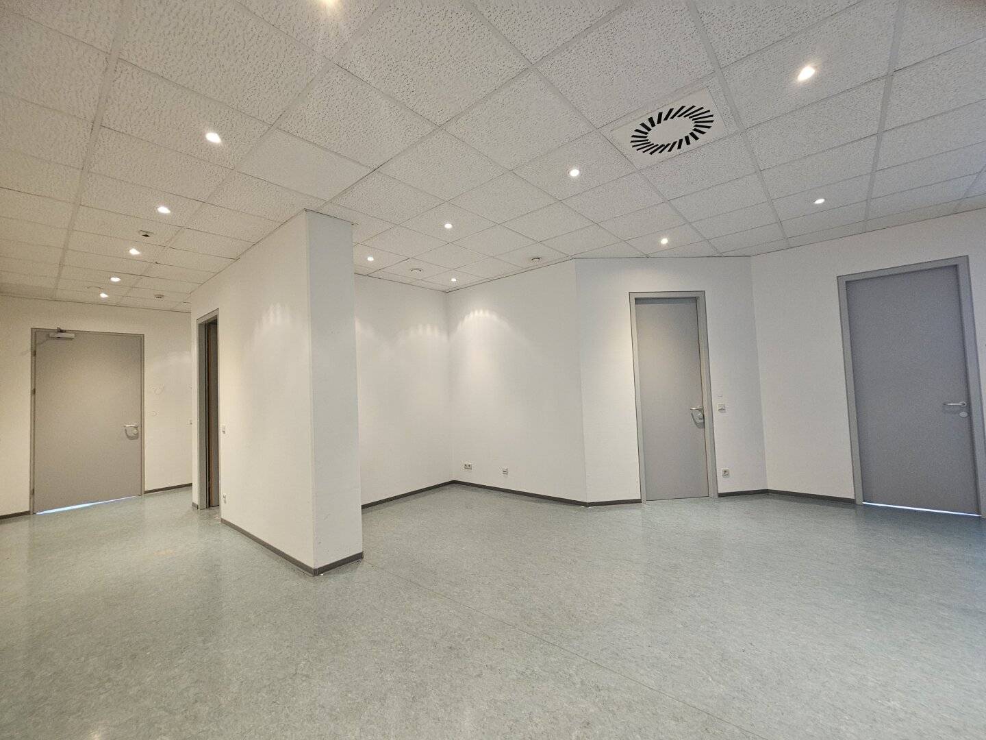 Bürofläche mit mehreren Einheiten zu mieten im IKANO OFFICE PARK -  2351 Wiener Neudorf - 255-2