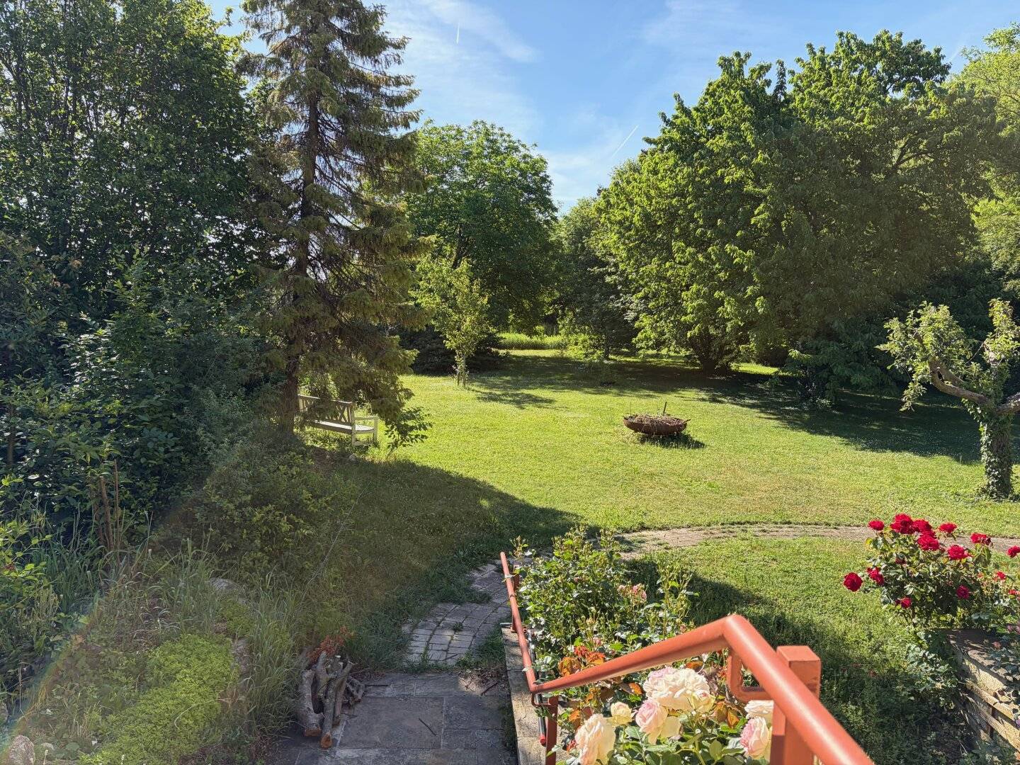 Familienfreundliches Landhaus mit 2.600m2 naturnahem Garten und Schwimmteich