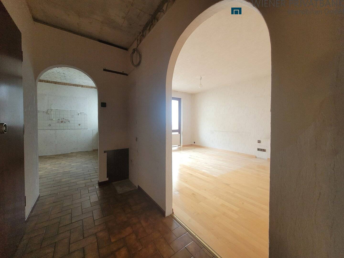 RUHIGE 3 ZIMMER INNENHOF-WOHNUNG MIT LOGGIA (3.OG) IN UNMITTELBARER U-BAHN NÄHE