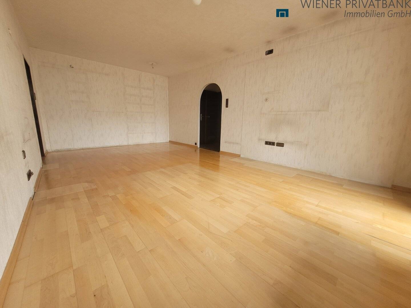 RUHIGE 3 ZIMMER INNENHOF-WOHNUNG MIT LOGGIA (3.OG) IN UNMITTELBARER U-BAHN NÄHE