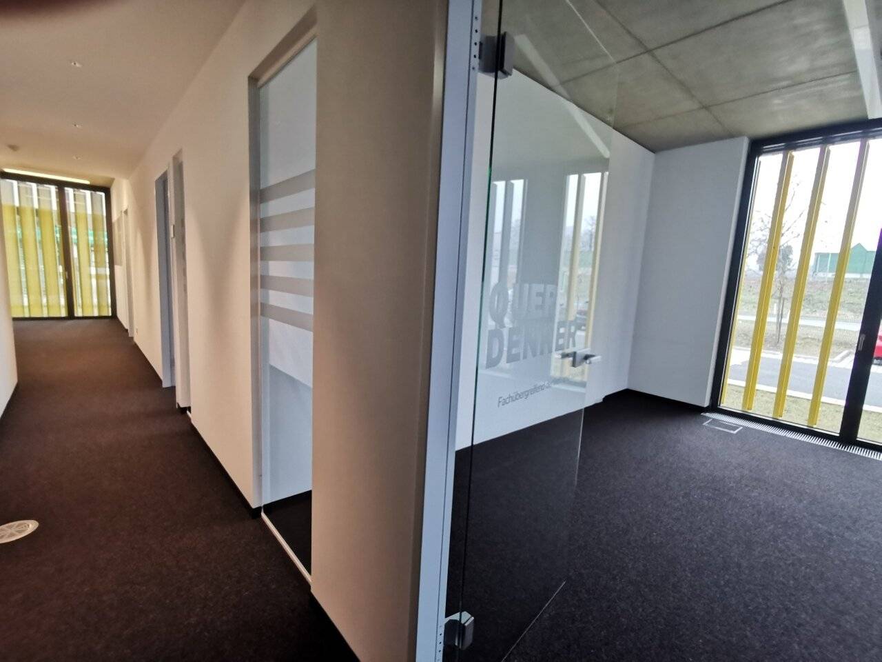* * Topmoderne Büroräumlichkeiten mit Parkplätzen Nähe Seiersberg! * *