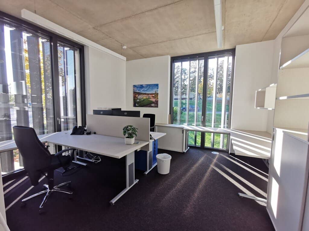 * * Topmoderne Büroräumlichkeiten mit Parkplätzen Nähe Seiersberg! * *