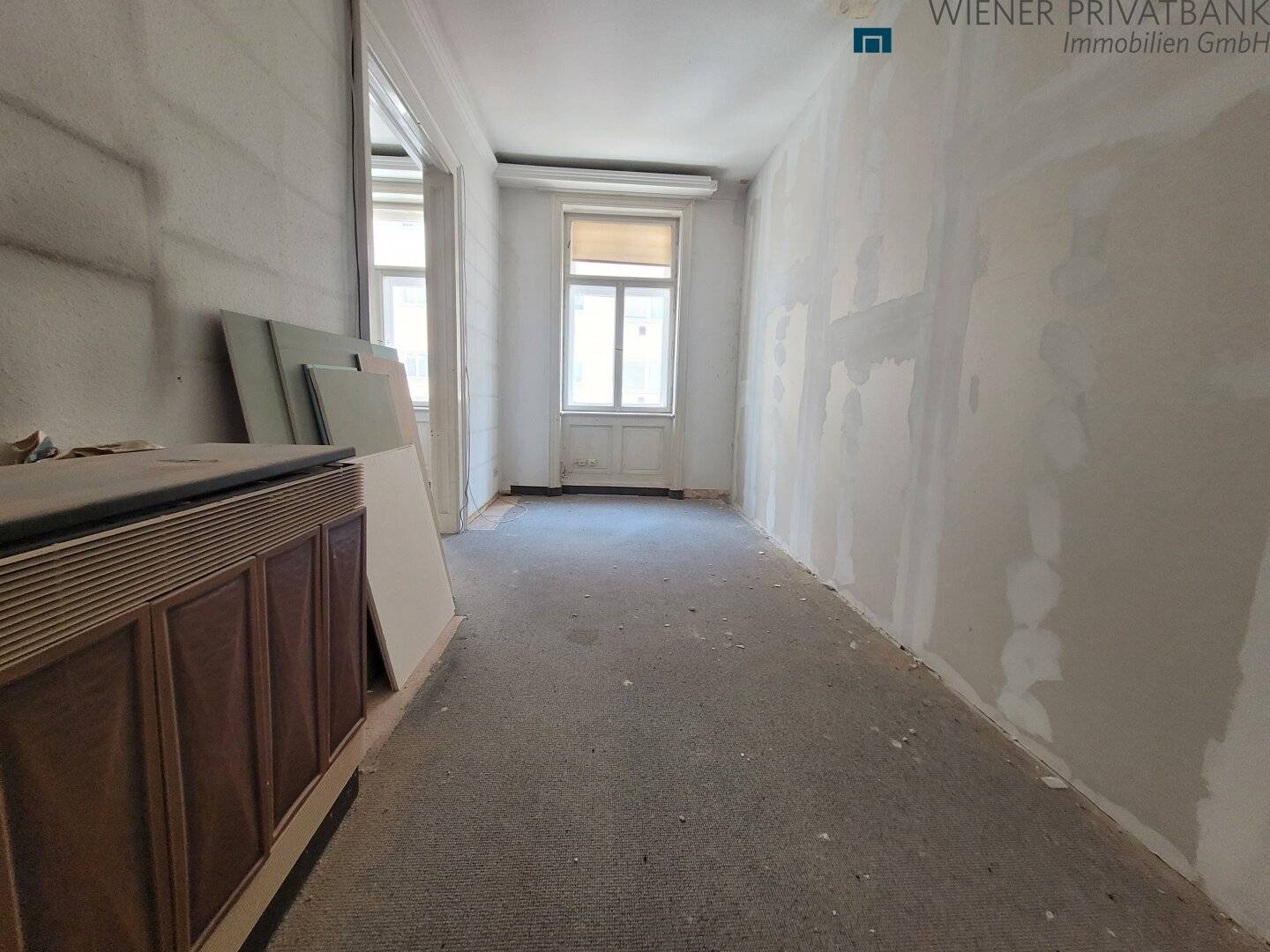 KOMPAKTE WOHNUNG ZUM SELBER GESTALTEN BEIM SERVITENVIERTEL