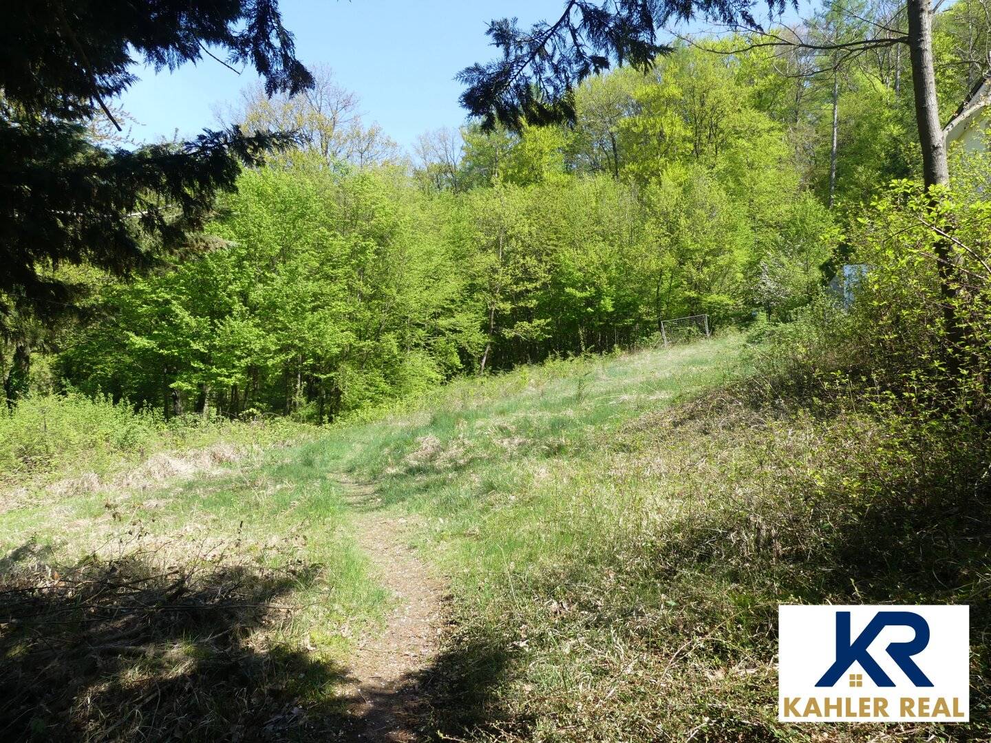 Traumgrundstück 766m² mit Baugenehmigung in Gablitz – Fern- & Grünblick inklusive!