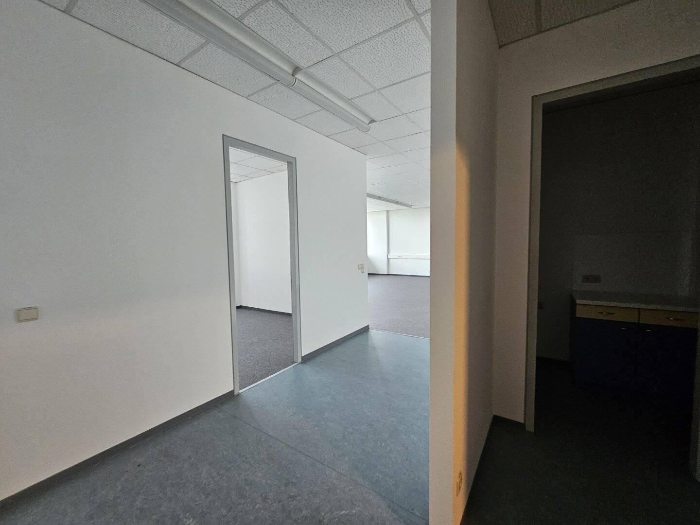 251-1,2 - Bürofläche saniert nach Ihren Wünschen zu mieten ab sofort im IKANO OFFICE PARK 2351 Wiener Neudorf