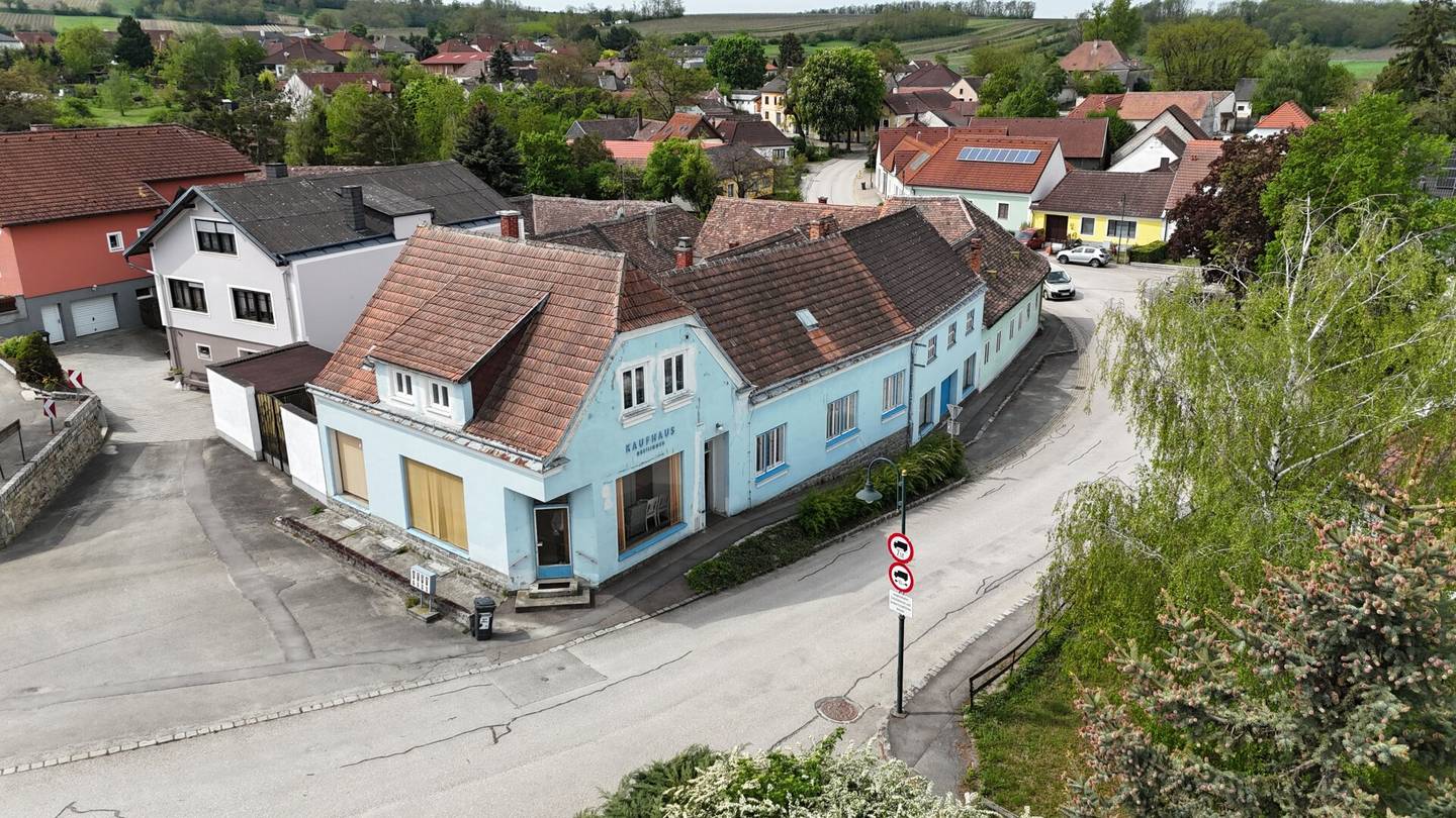 Mehr Raum für Ihre Ideen - Wohnhaus mit Geschäftsflächen & Nebengebäude in Platt (Retzer Land)