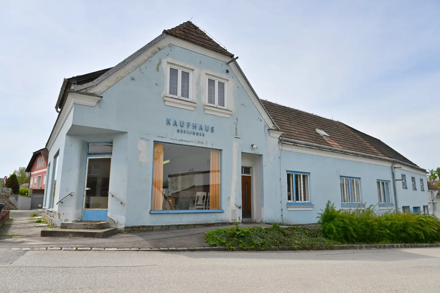 Mehr Raum für Ihre Ideen - Wohnhaus mit Geschäftsflächen & Nebengebäude in Platt (Retzer Land)