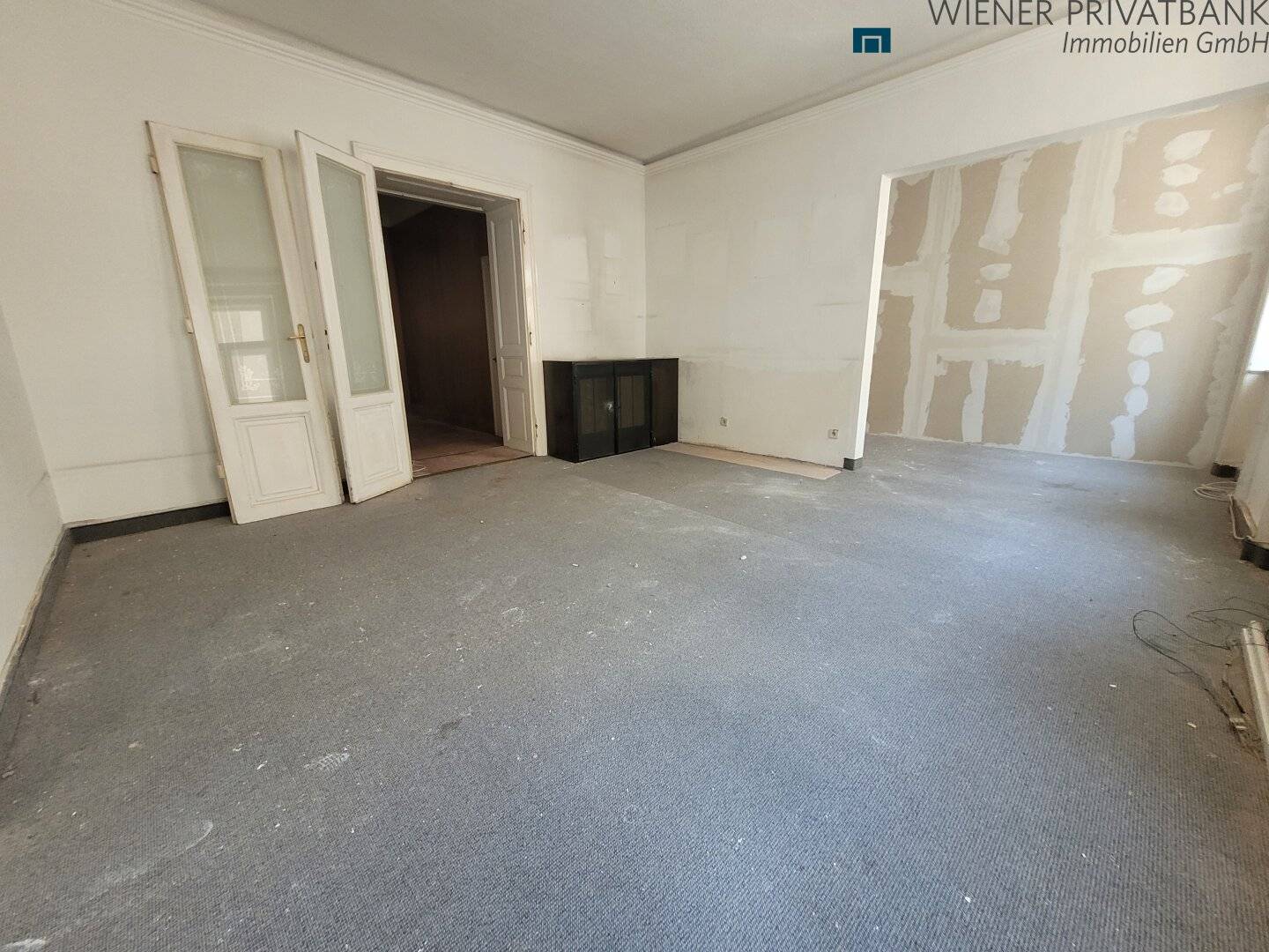GROSSZÜGIGE 2 ZIMMER WOHNUNG ZUM SELBER GESTALTEN BEIM SERVITENVIERTEL