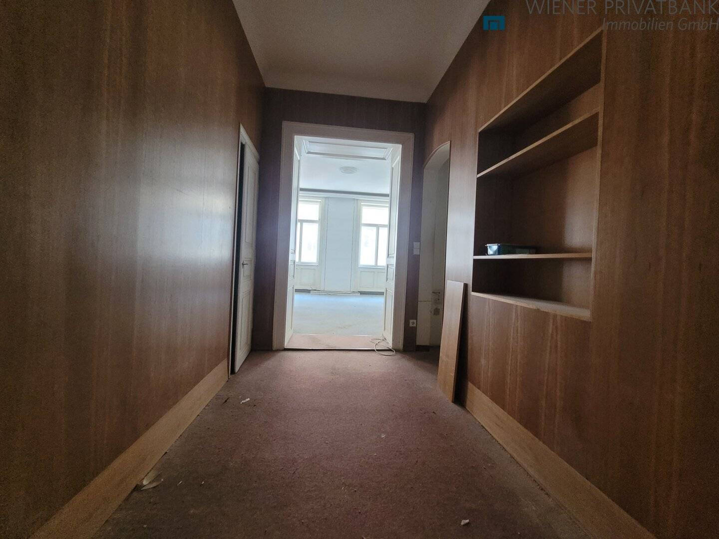 GROSSZÜGIGE 2 ZIMMER WOHNUNG ZUM SELBER GESTALTEN BEIM SERVITENVIERTEL