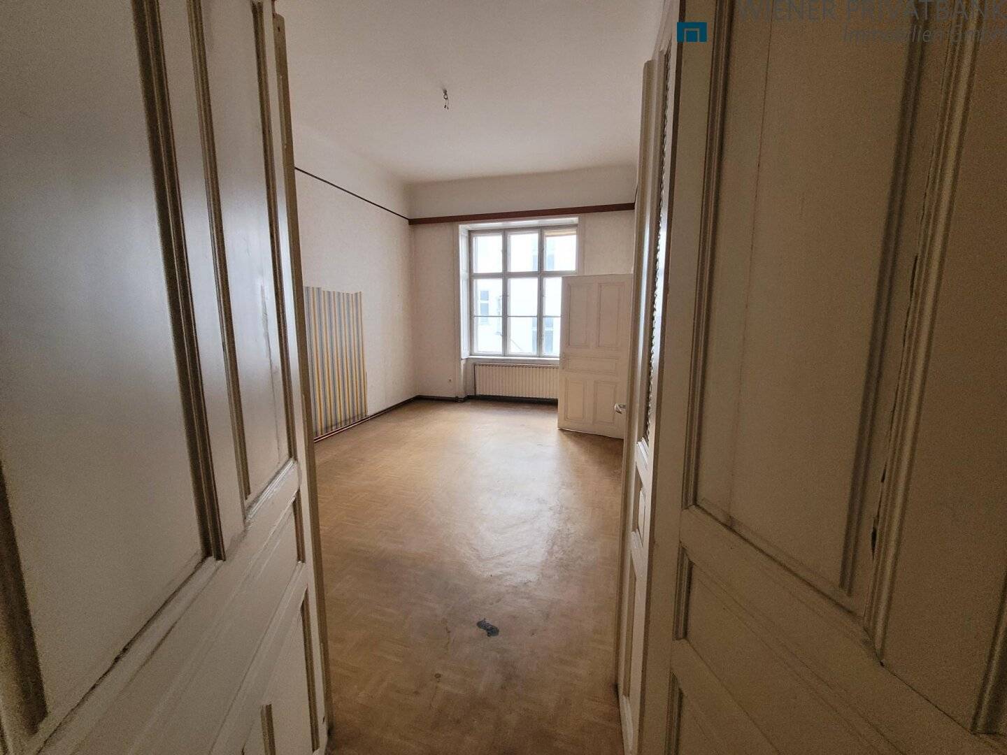 SANIERUNGSBEDÜRFTIGE 3 ZIMMER WOHNUNG IN EINEM CHARMANTEN ALTBAU