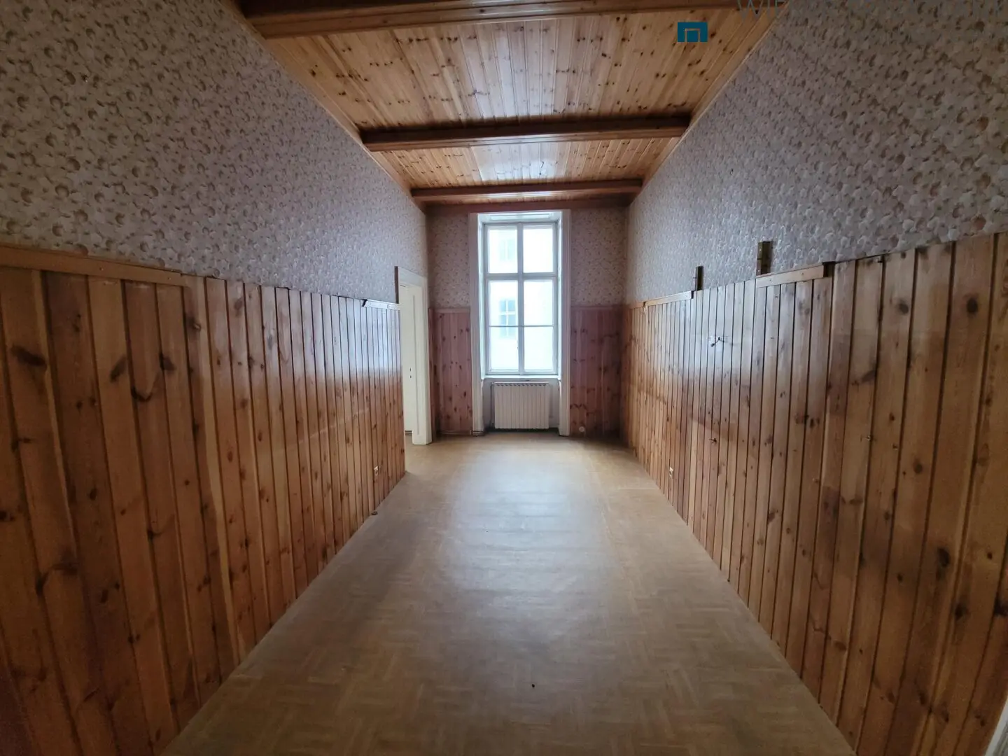 SANIERUNGSBEDÜRFTIGE 3 ZIMMER WOHNUNG IN EINEM CHARMANTEN ALTBAU