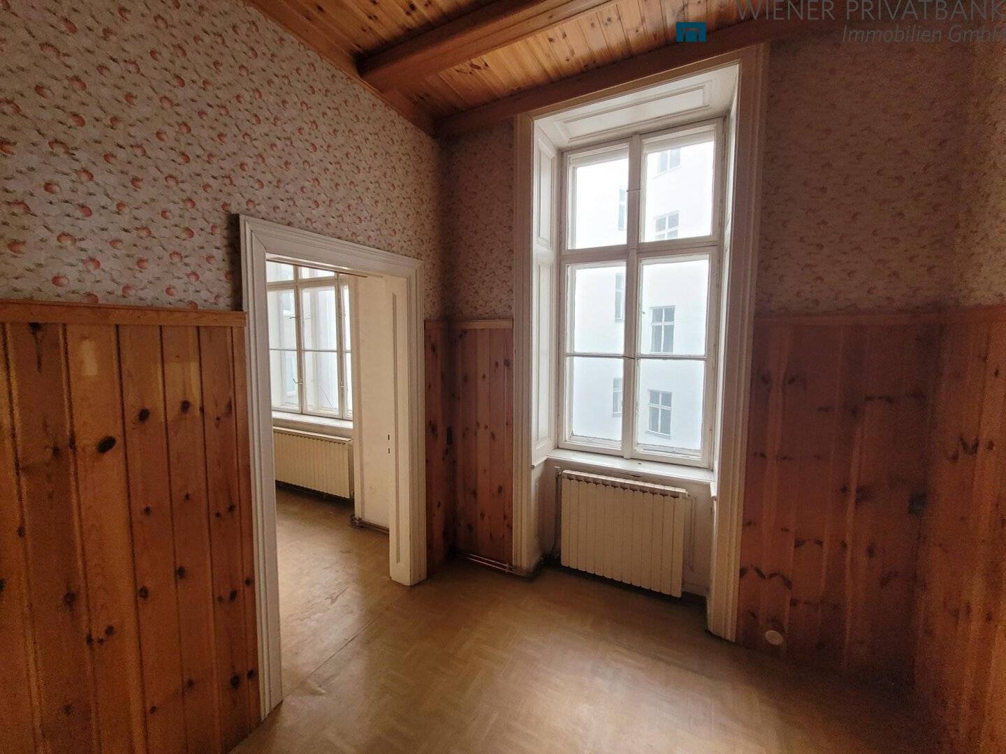 SANIERUNGSBEDÜRFTIGE 3 ZIMMER WOHNUNG IN EINEM CHARMANTEN ALTBAU